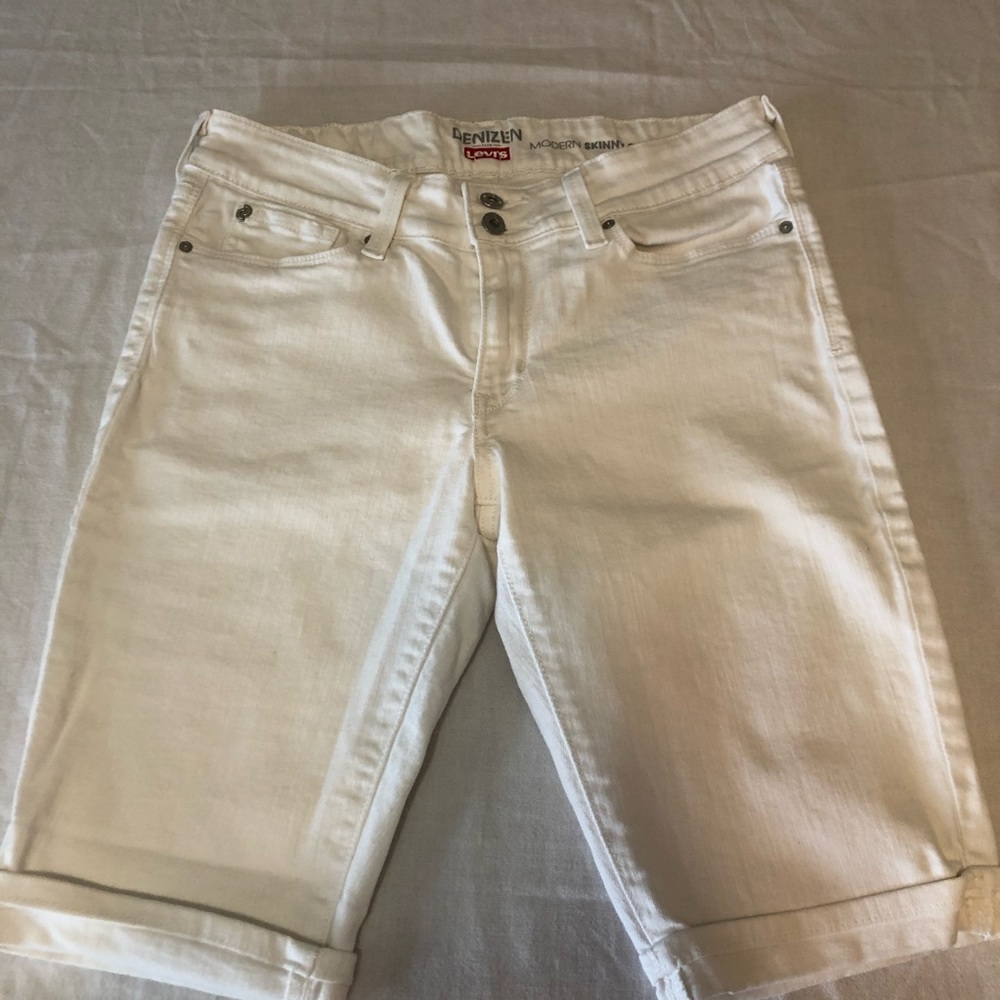 Denzen Levi’s White skinny shorts size 8